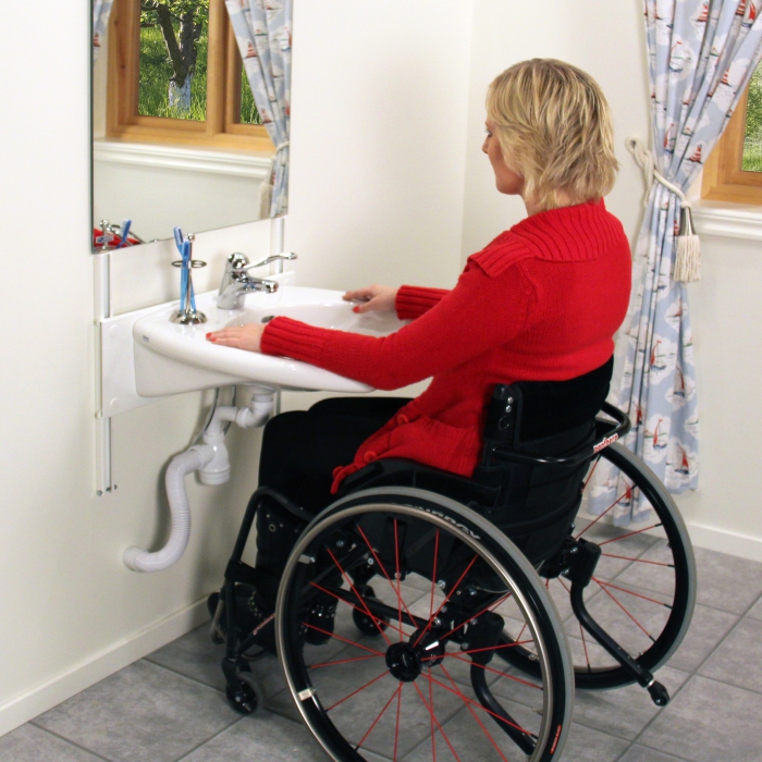 Det behövs ett lite djupare tvättställ när rullstolsburen person ska använda tvättstället.